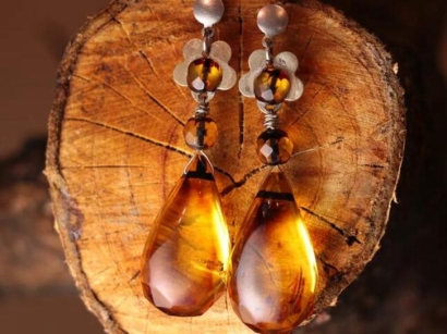 進口俄羅斯琥珀原石報關公司-18年礦石進口通關經驗