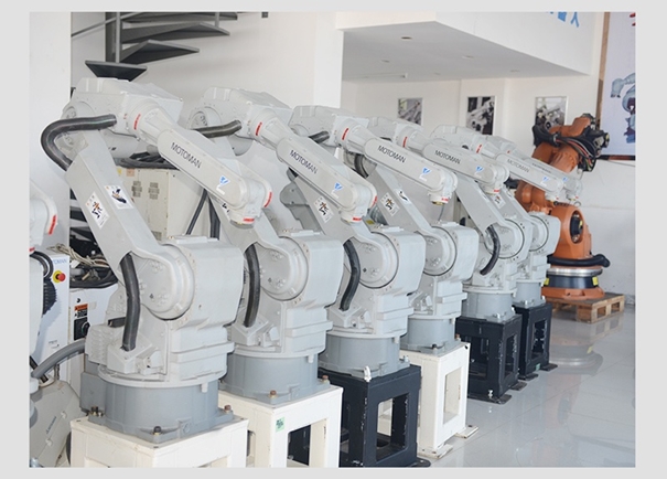 1628851430551490.jpg 二手多功能工業(yè)機(jī)器人進(jìn)口清關(guān)_副本.jpg